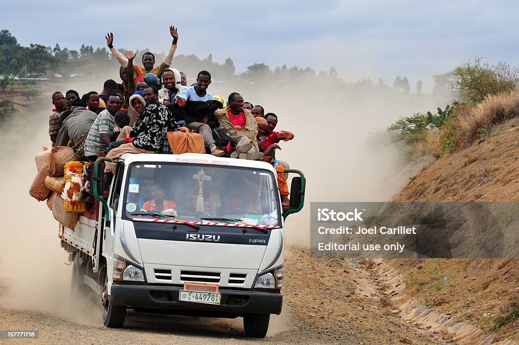 Isuzu грузовик людей возле Консо, Эфиопия - Стоковые фото Isuzu Motors Ltd. роялти-фри