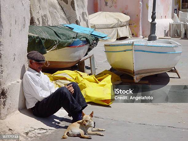 Procida 島での釣りnaples Italy - 男漁師のストックフォトや画像を多数ご用意 - 男漁師, プロチダ島, 昼寝