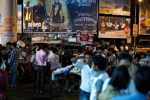 Bustling night time market at Bandra West, Mumbai, India  india indian culture market clothing stock pictures, royalty-free photos & images