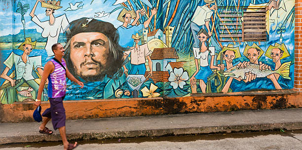 mural en baracoa, cuba - graffiti paintings men walking fotografías e imágenes de stock
