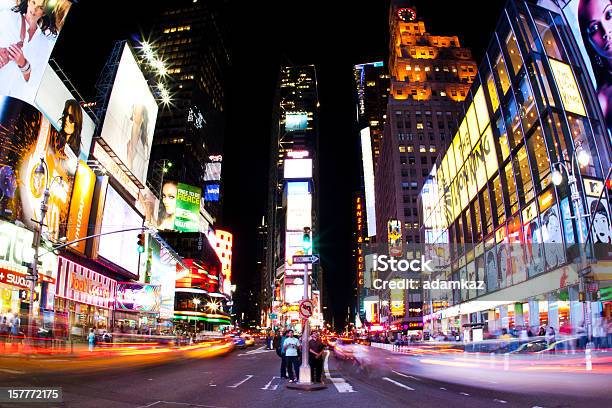 Photo libre de droit de Times Square À Laction New York banque d'images et plus d'images libres de droit de Affluence - Affluence, Architecture, Avenue