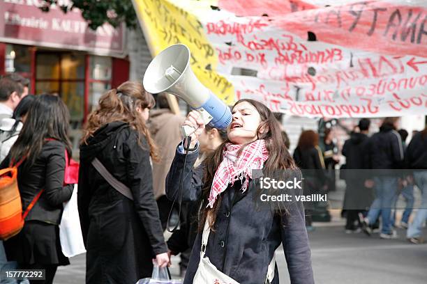 Junge Demonstrant Mit Megafon Stockfoto und mehr Bilder von Demonstration - Demonstration, Lernender, Frauen
