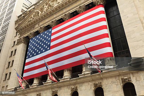 Wall Street In New York Stockfoto und mehr Bilder von Wall Street - Wall Street, Flagge, Amerikanische Flagge