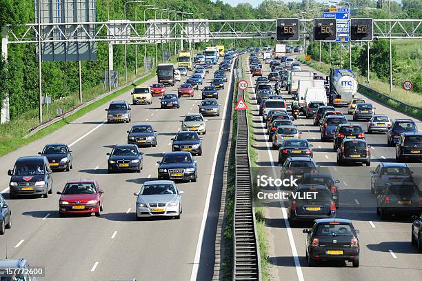 Traffico Marmellata Su Autostrada A2 Olandese - Fotografie stock e altre immagini di Ingorgo stradale - Ingorgo stradale, Paesi Bassi, Automobile