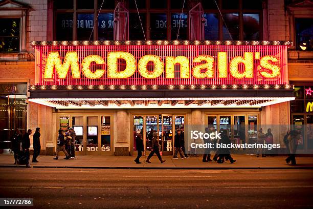 Mcdonalds — стоковые фотографии и другие картинки McDonald's - McDonald's, Магазин, Цифровое табло