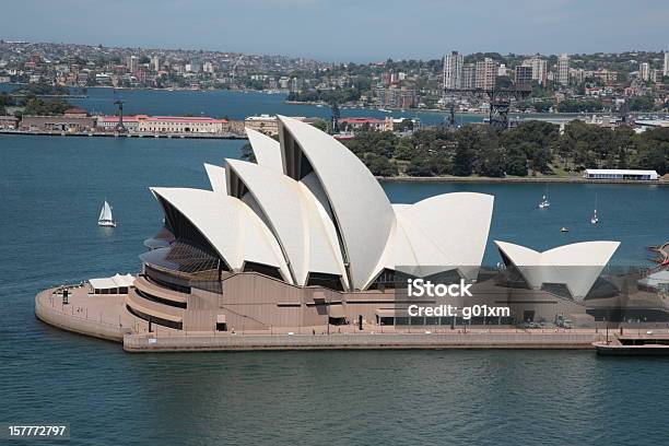 Puerto De Sydney Opera House Foto de stock y más banco de imágenes de Agua - Agua, Aire libre, Australia