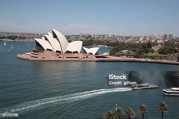 Foto de Porto De Sydney Opera House e mais fotos de stock de Austrália - Austrália, Barco a Vela, Barco de passageiros