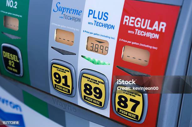Foto de Chevron e mais fotos de stock de Bomba de Combustível - Bomba de Combustível, Abastecer, Branco