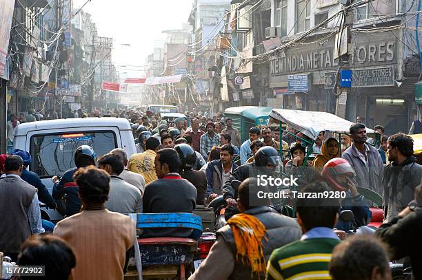 Foto de Movimentada Rua Chandni Chowk Nova Délhi Índia e mais fotos de stock de Chandni Chowk - Chandni Chowk, Multidão, Nova Delhi