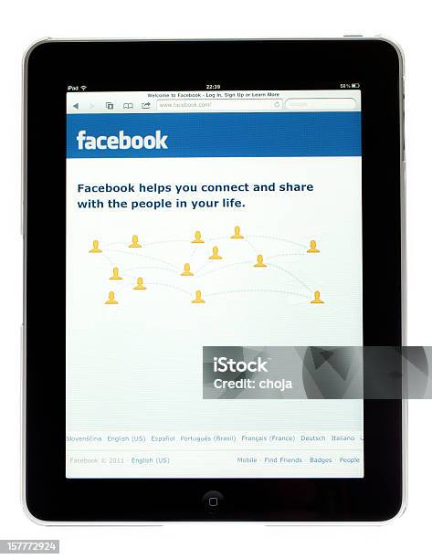 Apple Ipad Tablet С Сайта Facebook На Экран Изображение — стоковые фотографии и другие картинки GAFAM