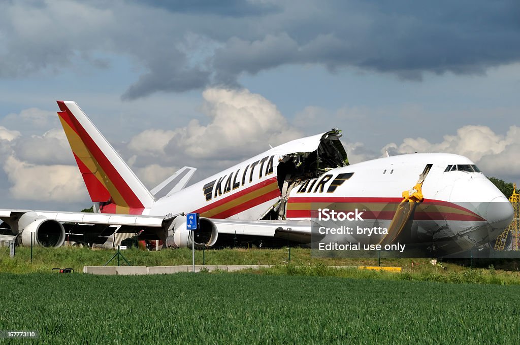 Kalitta lotnicze Boeing 747 cargo Ruina w Lotnisko Bruksela, Belgia - Zbiór zdjęć royalty-free (Katastrofa lotnicza)