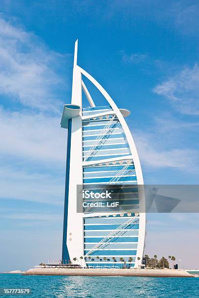 Burj Al Arab Hotel In Dubai Aus Dem Meer Stockfoto und mehr Bilder von Arabeske - Arabeske, Arabien, Architektur