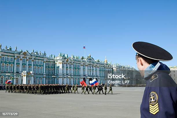 Desfile De La Victoria En Un Día 9 De Mayo De St Petersburg Foto de stock y más banco de imágenes de Museo del Estado Hermitage