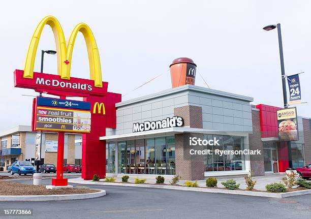 Mcdonalds Restaurante - Fotografias de stock e mais imagens de Canadá - Canadá, McDonald's, Ao Ar Livre