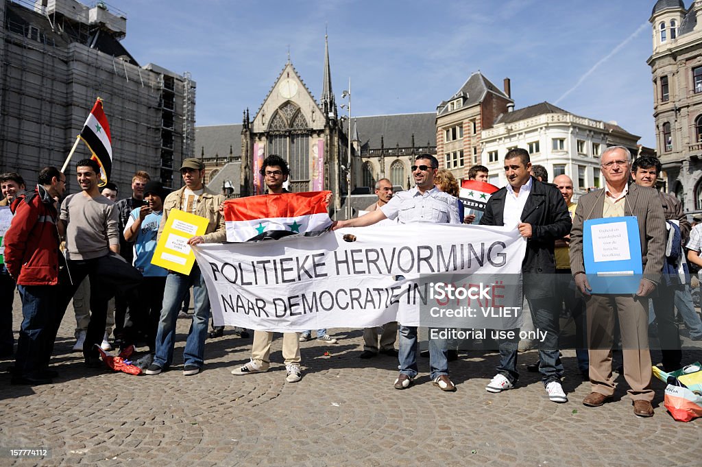 Protesto de ativistas reformas políticas na Síria, Dam Square, Amsterdã - Foto de stock de Ficar de Pé royalty-free