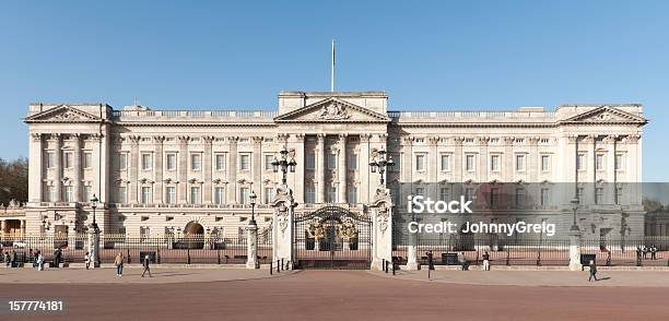 Pałac Buckingham - zdjęcia stockowe i więcej obrazów Pałac Buckingham - Pałac Buckingham, Londyn - Anglia, Budynek z zewnątrz