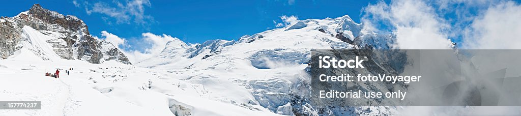 Sherpas и сами восхождение снег glacier пиков панорама Гималаи, Непал - Стоковые фото High Country роялти-фри