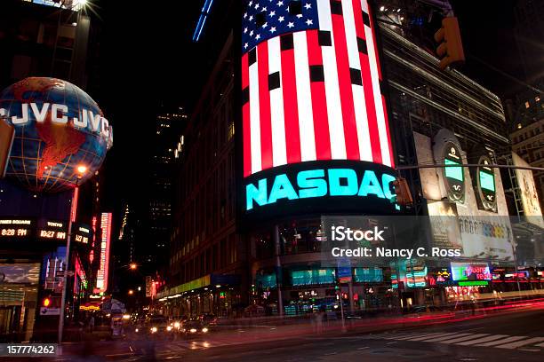 Foto de Times Square Nova York Noite Desfoque De Movimento e mais fotos de stock de NASDAQ