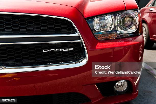 Dodge Charger Logotipo Da Grelha - Fotografias de stock e mais imagens de Dodge - Dodge, Carro, Vermelho