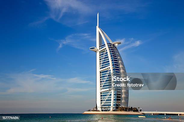 Photo libre de droit de Tour Burj Al Arab Les Plus Luxueuses De Hotel Resort Dubaï banque d'images et plus d'images libres de droit de Tour Burj Al Arab