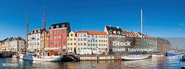 Kopenhaga Nyhavn Historyczne Harbour Panorama Dania - zdjęcia stockowe i więcej obrazów Architektura