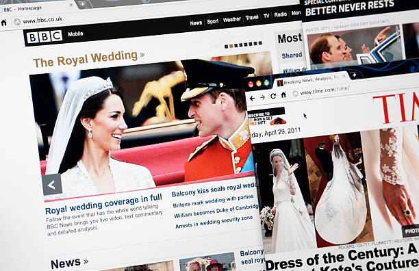 die königliche hochzeit auf bbc.com, time.com und cnn.com webseiten - prince of wales stock-fotos und bilder