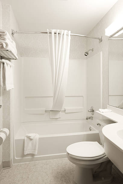 ванная комната - shower curtain стоковые фото и изображения
