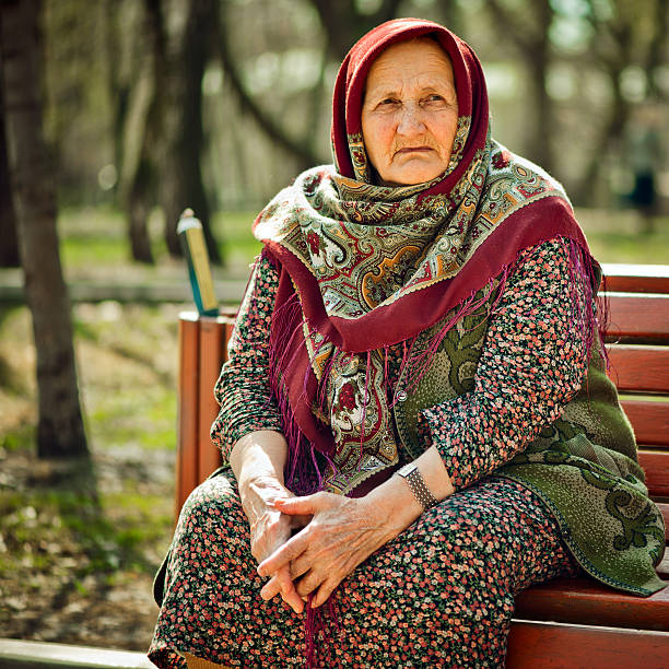 rosyjski stary lady - babushka zdjęcia i obrazy z banku zdjęć