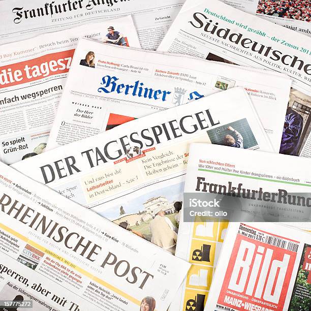 を押してレビュードイツの新聞 - 合成画像のストックフォトや画像を多数ご用意 - 合成画像, 新聞の見出し, グローバルコミュニケーション