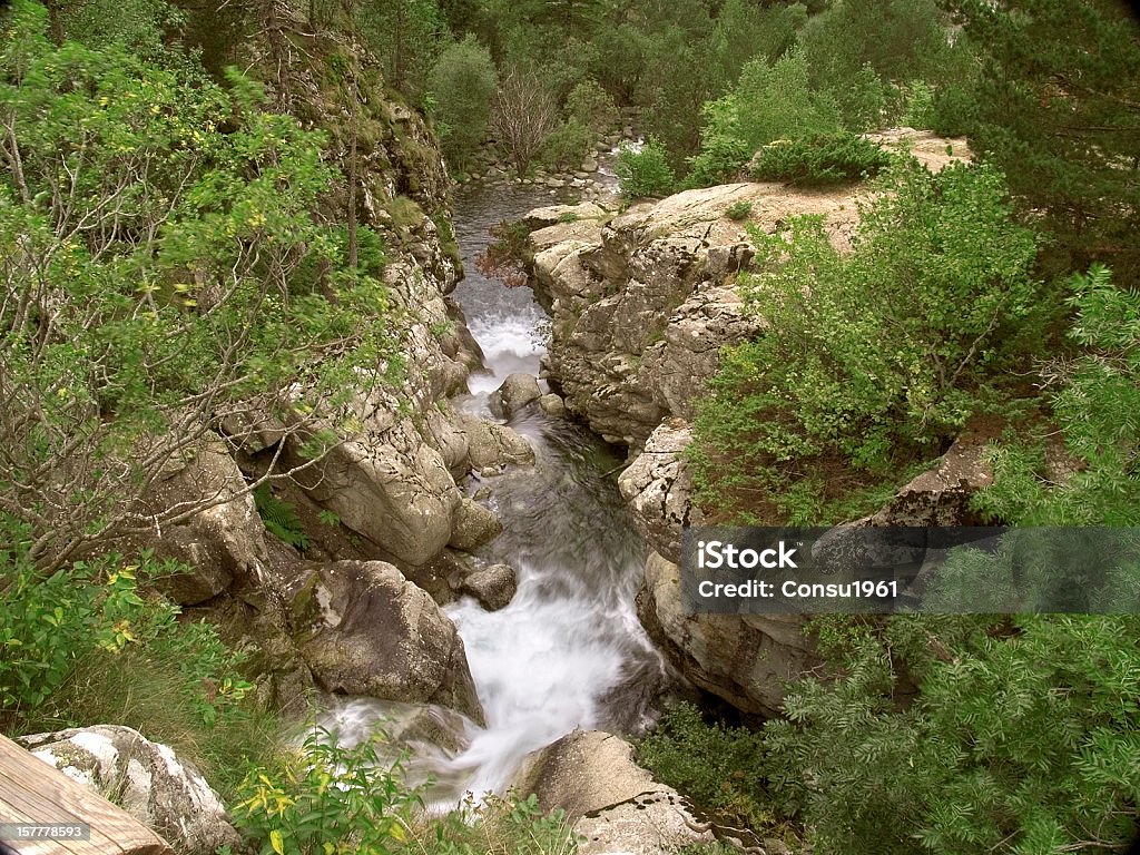 En cascada - Foto de stock de Agua libre de derechos