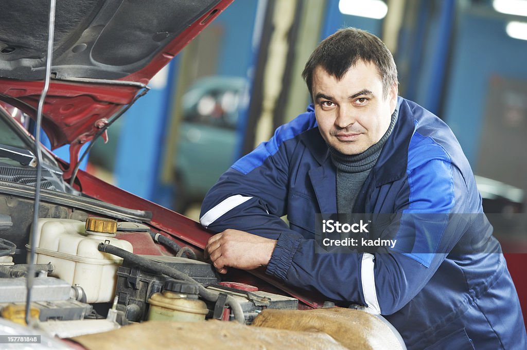 Heureux technicien mécanique de la station-service - Photo de Adulte libre de droits