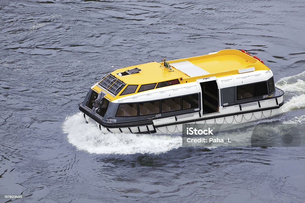 Barco Salva-vidas flutua no Mar - Royalty-free Barco Salva-vidas Foto de stock