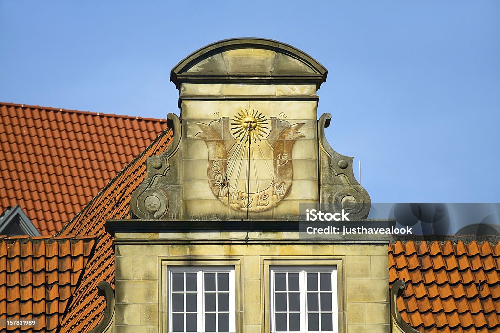 Empena com Relógio de sol - Foto de stock de Alemanha royalty-free