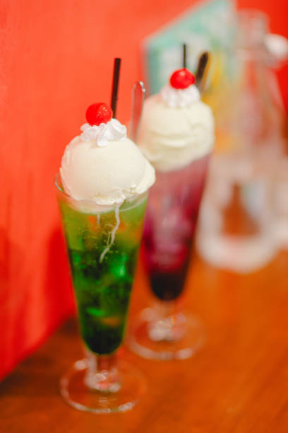 Melon cream soda to eat at the cafe
