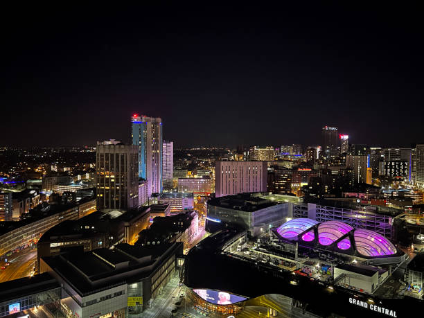 panorama birminghamu v noci s výhledem na velké centrální nádraží z rotundy - the-rotunda - stock snímky, obrázky a fotky