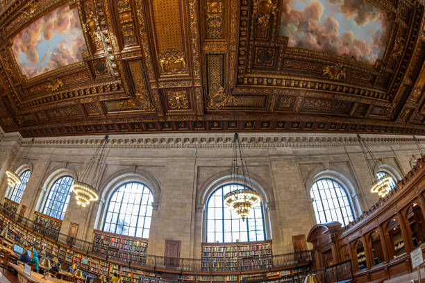interior da biblioteca pública, manhattan, nova iorque, eua - new york city new york public library indoors bookshelf - fotografias e filmes do acervo