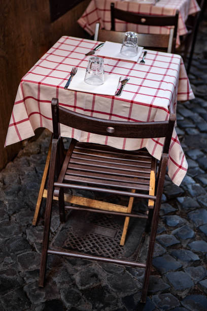 istock Italian vintage bistro in old Rome 1578562091