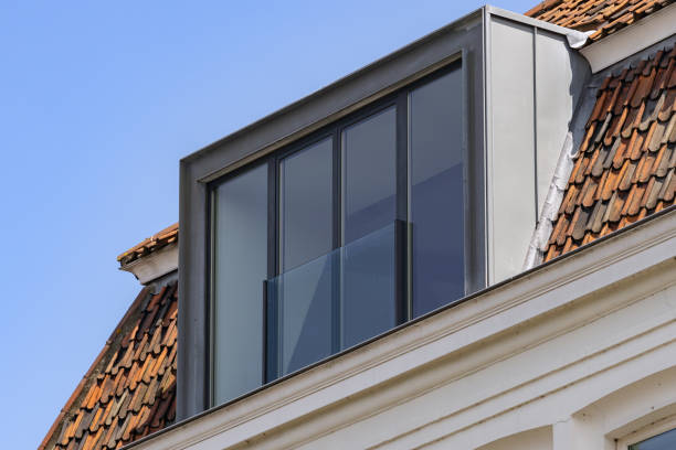 straight_dormer straight metal dormer on the roof of a historic building dormer stock pictures, royalty-free photos & images