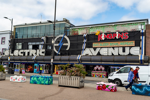 Amusement arcades and gift shops in Southend, England, UK.  Southend has the longest entertainment pier in the world.