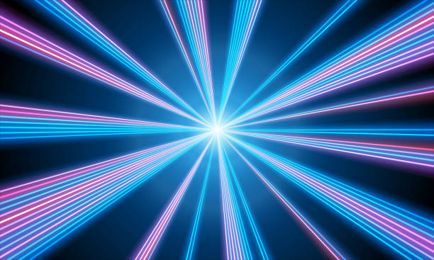 lasershow mit sternenstrahlen, abstrakter laserhintergrund, blaue rosa linien, die sich nach außen bewegen. die strahlen des sterns streuen in verschiedene richtungen mit hellen lichtern in der mitte, die strahlen aus der mitte des bildes - zoom out stock-grafiken, -clipart, -cartoons und -symbole