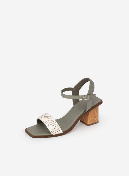 istock women's high heel sandals 1578874855