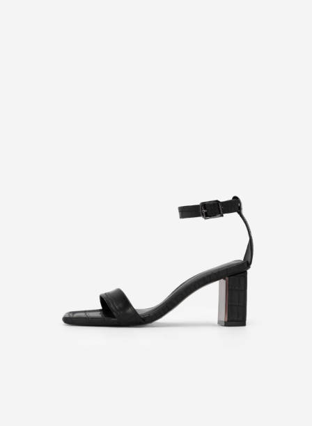 istock women's high heel sandals 1578875393