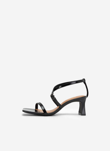 istock women's high heel sandals 1578876661