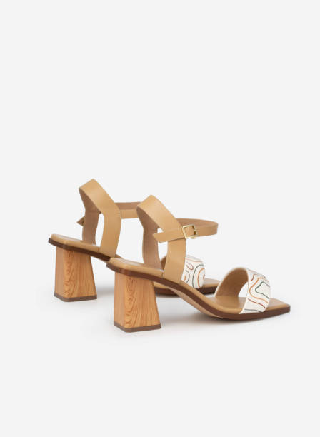istock women's high heel sandals 1578878261