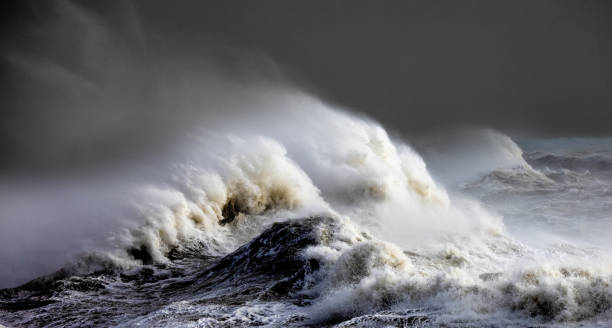 istock Storm Franklin Giant Waves 1578951501