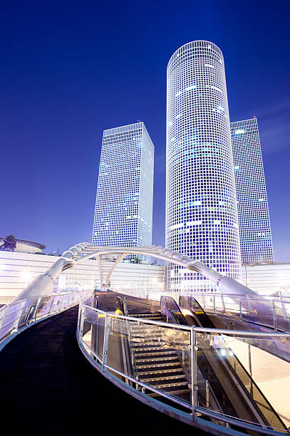 azrieli centre-ville de tel aviv - aviv photos et images de collection