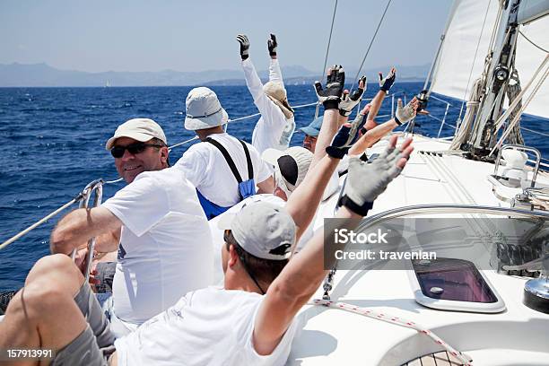 Glücklich Segeln Crew Von 7 Völker Stockfoto und mehr Bilder von Regatta - Regatta, Zusammenarbeit, Segeln