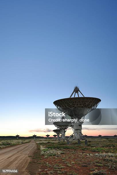 Xxxl Radiotelescópio Crepúsculo - Fotografias de stock e mais imagens de Antena Parabólica - Antena Parabólica, Radiotelescópio, Amanhecer