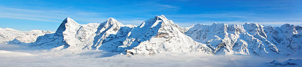 панорамный вид на эйгер, мёнх & юнгфрау массиф, швейцарские альпы - jungfrau eiger monch bernese oberland стоковые фото и изображения