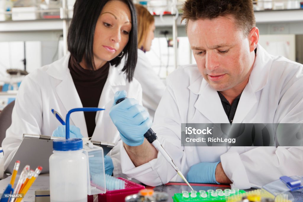 Arbeiter in einem Labor - Lizenzfrei Analysieren Stock-Foto